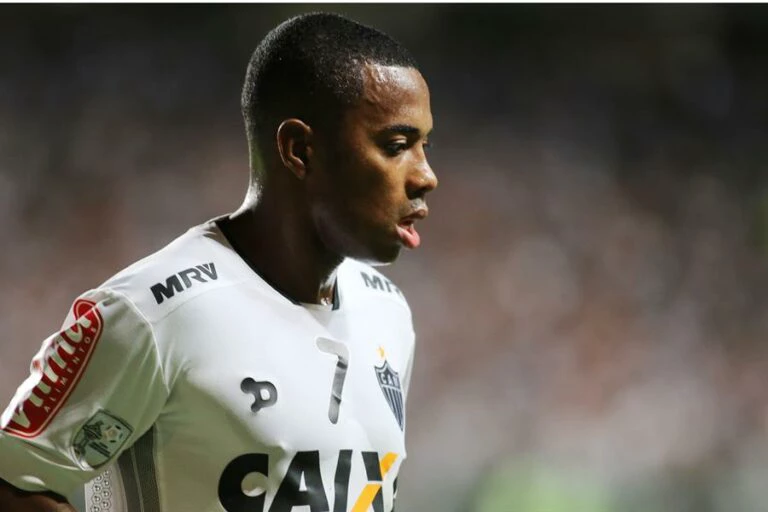 STJ marca data para decidir se Robinho cumprirá pena no Brasil