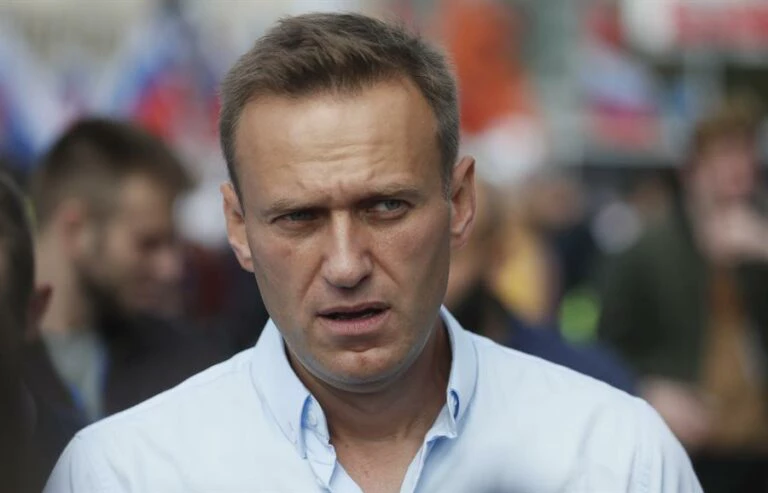 Corpo de Navalny é enterrado em cemitério de Moscou