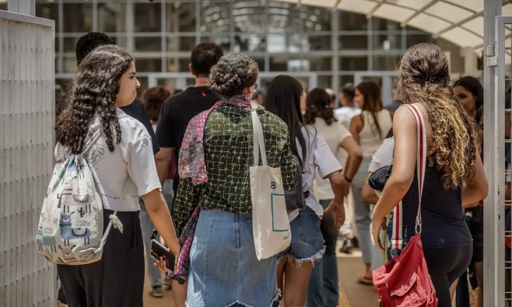 Enem: prazo para solicitar isenção da taxa de inscrição começa hoje