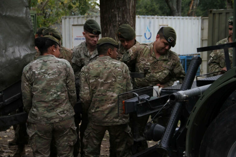 Argentina envia mais militares para ajudar nos trabalhos no RS