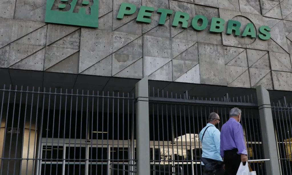 Petrobras aprova pagamento de R$ 20 bilhões aos acionistas